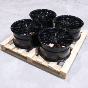 Sada diskov CVR1 19x9,5 ET30 5x114,3 Gloss Black