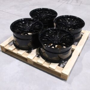 Sada diskov CVR1 19x9,5 ET35 + 19x10,5 ET45 5x114,3 Gloss Black