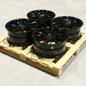 Sada diskov CVR4 19x8 ET27 + 19x8,5 ET40 5x112 Platinum Black