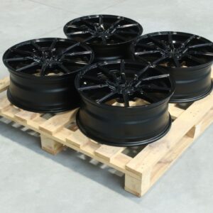 Sada diskov CVR4 19x8 ET27 5x114,3 Gloss Black