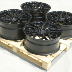 Sada diskov CVR1 21x9 ET30 + 21x10,5 ET35 5x112 Gloss Black