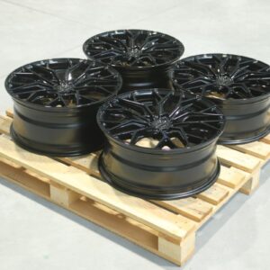 Sada diskov CVR1 19x8 ET40 + 19x8,5 ET45 5x112 Gloss Black