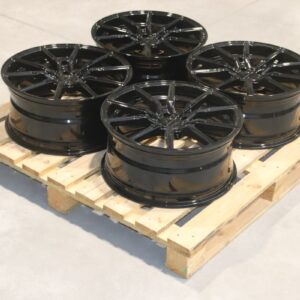 Sada diskov CVR4 19x8,5 ET45 5x114,3 Gloss Black