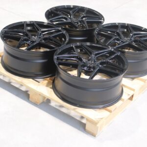 Sada diskov CVR2 21x9 ET25 5x112 Gloss Black