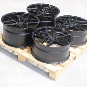 Sada diskov CVR2 21x9,5 ET50 + 21x11,5 ET55 5x130 Gloss Black