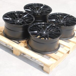 Sada diskov JR28 18x8,5 ET35 + 18x9,5 ET35 5x120 Gloss Black