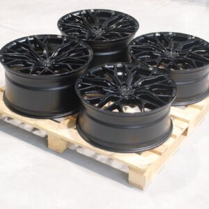 Sada diskov CVR1 21x9 ET25 + 21x10,5 ET35 5x112 Gloss Black