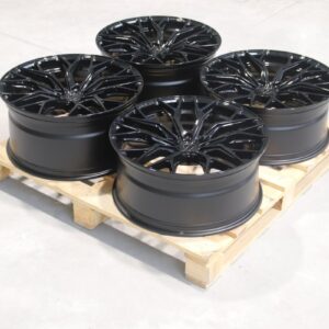 Sada diskov CVR1 22x9,5 ET35 + 22x10,5 ET38 5x112 Gloss Black