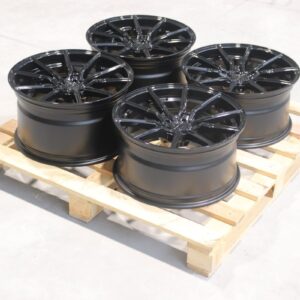 Sada diskov CVR4 19x9,5 ET30 + 19x10,5 ET35 5x112 Gloss Black