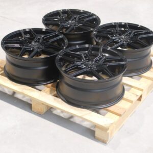 Sada diskov CVR5 19x8,5 ET30 + 19x8,5 ET35 5x120 Gloss Black